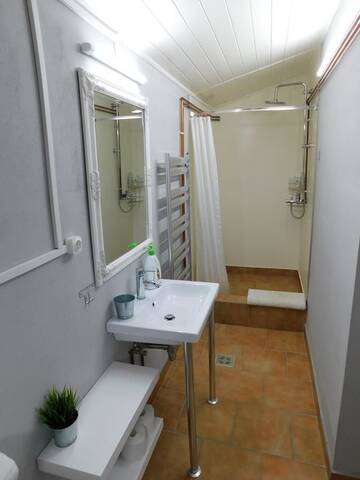 Фото номера Семейный суперлюкс Мотели Mountain Vista Suites г. Зэрнешти 7