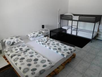 Фото номера Семейный суперлюкс Мотели Mountain Vista Suites г. Зэрнешти 7