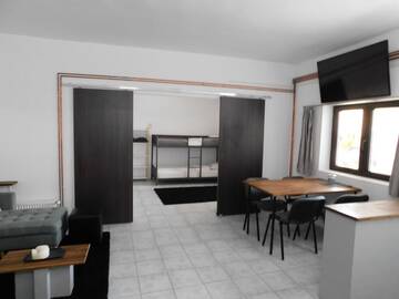 Фото номера Семейный суперлюкс Мотели Mountain Vista Suites г. Зэрнешти 2