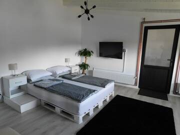 Фото номера Семейный суперлюкс Мотели Mountain Vista Suites г. Зэрнешти 2